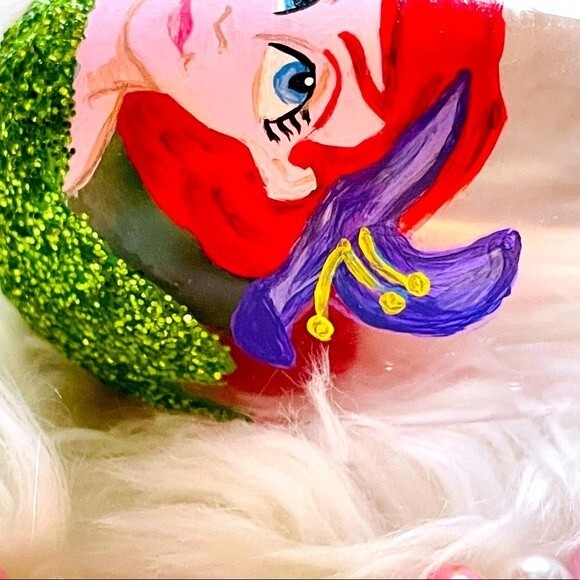 NWOT Handpainted Little Mermaid Wine Glass Sz 15 oz Green/Red - Picture 4 of 4